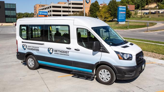 Photo of Jennie Edmundson Medi-Van parked outside of Methodist Jennie Edmundson Hospital